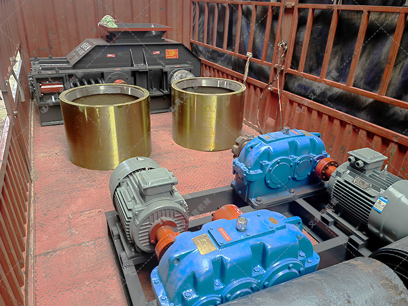 800x600型單臺對輥破碎機發貨 發往廣西 