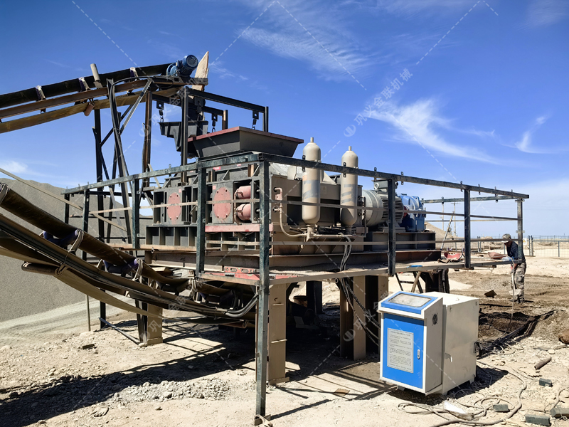 大型液壓對輥制砂機規格型號及技術參數簡介